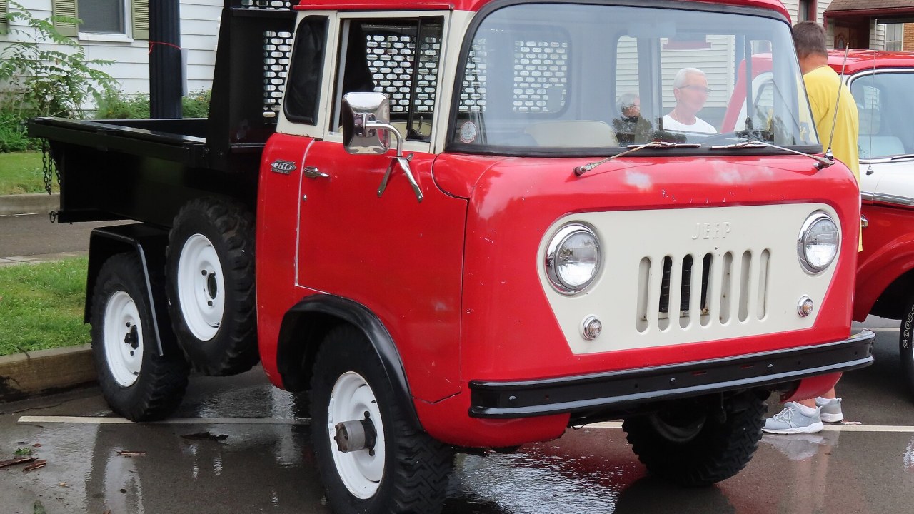 Jeep’s Forward Control put the cab over the engine of an 81-inch-wheelbase 4×4 pickup in 1956