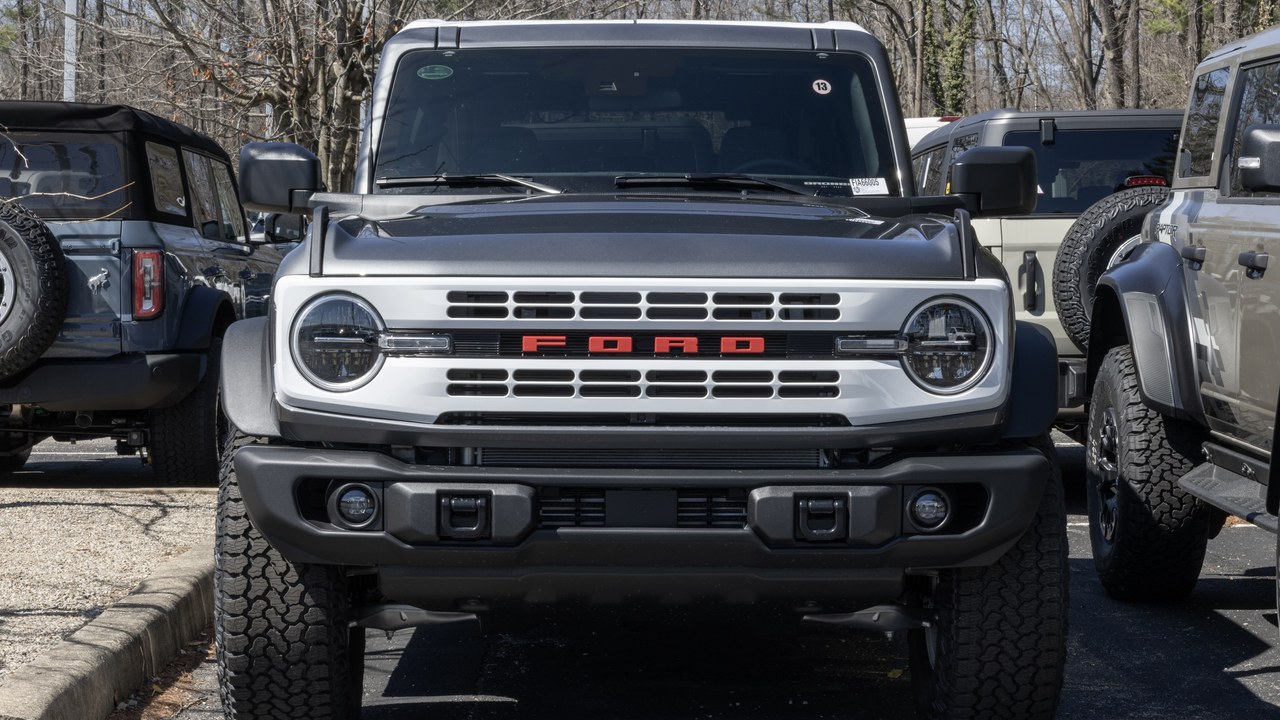 Ford recalls 2,711 new Broncos because a metal burr can tear the curtain airbag