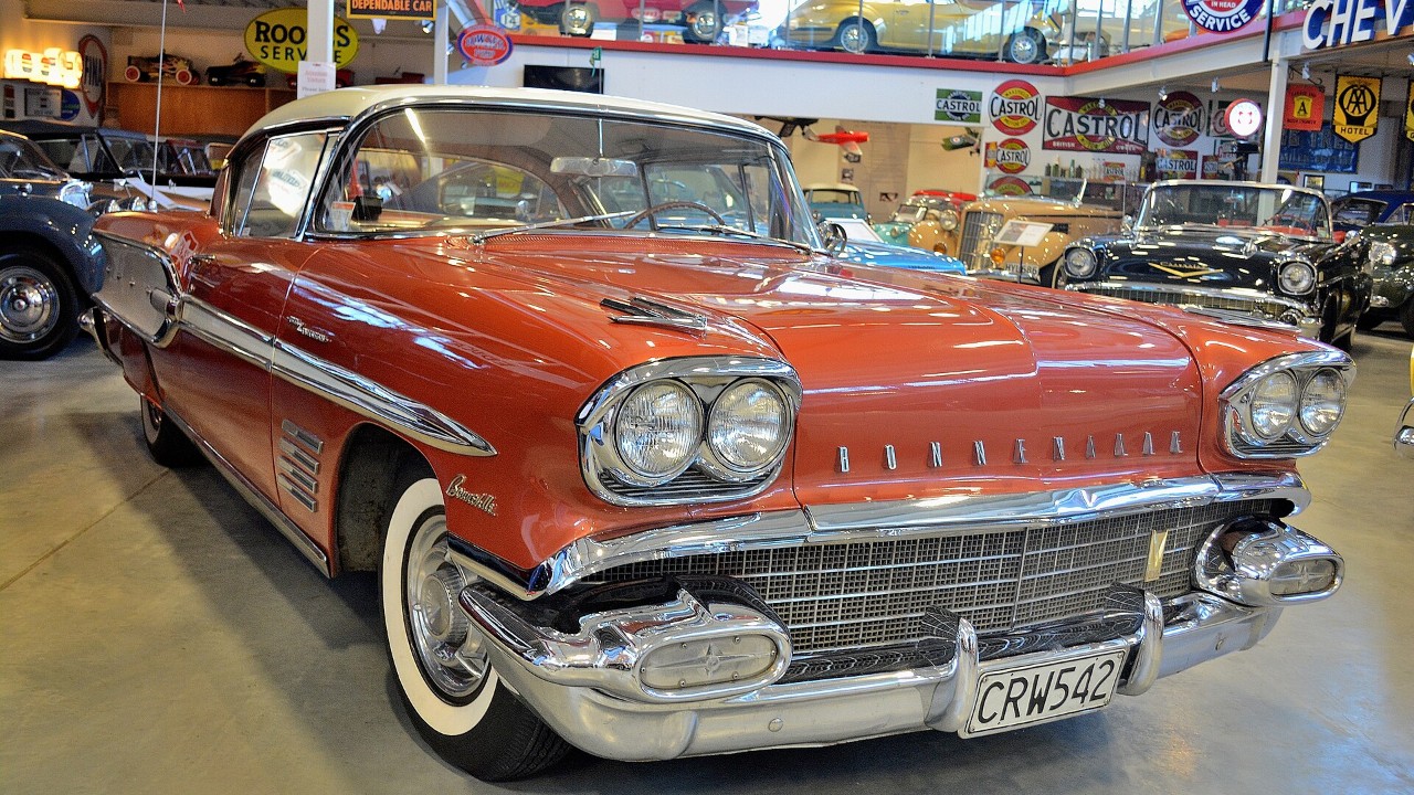 A 1958 Pontiac Bonneville, offered with Ever-Level 1958 air suspension