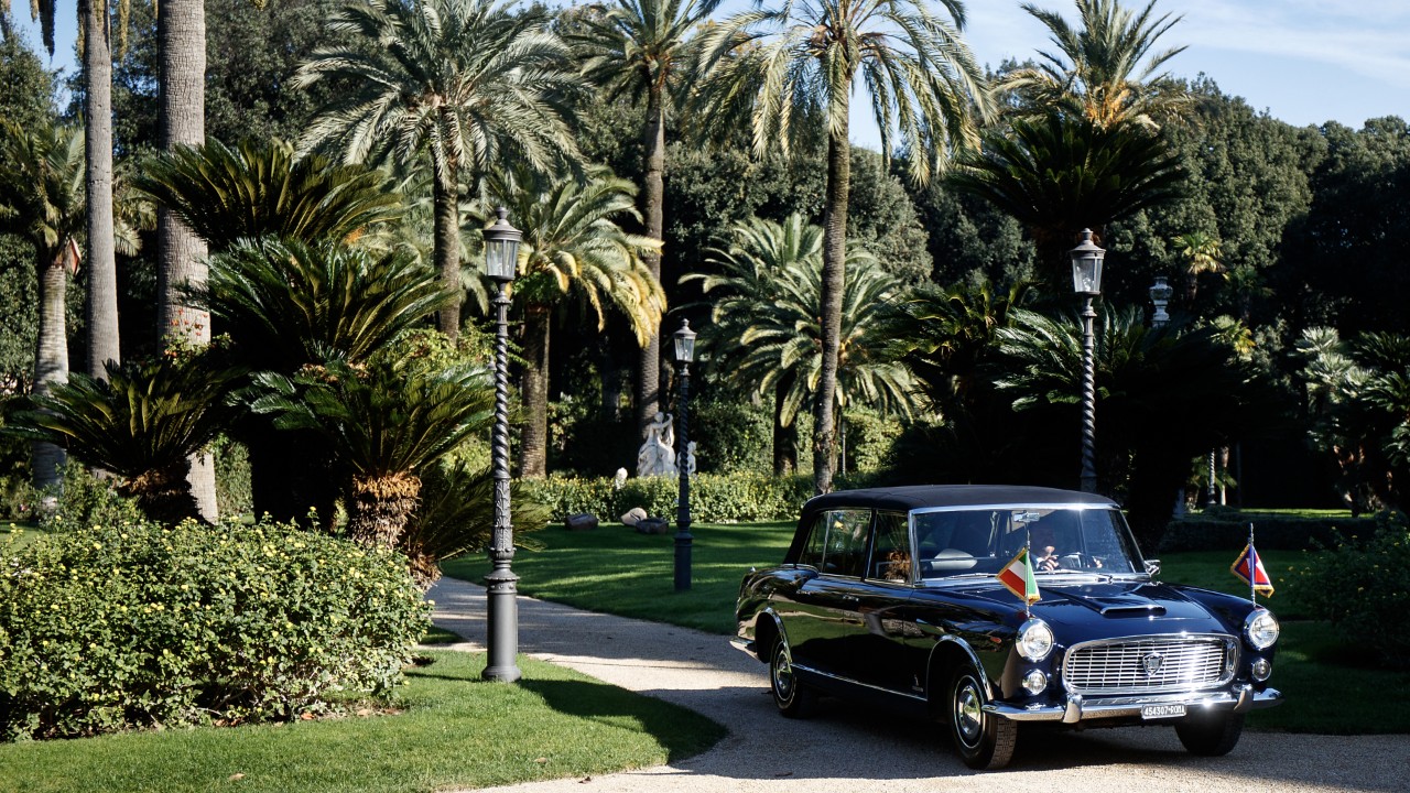 The presidential Lancia Flaminia 335 in the Quirinal Palace gardens