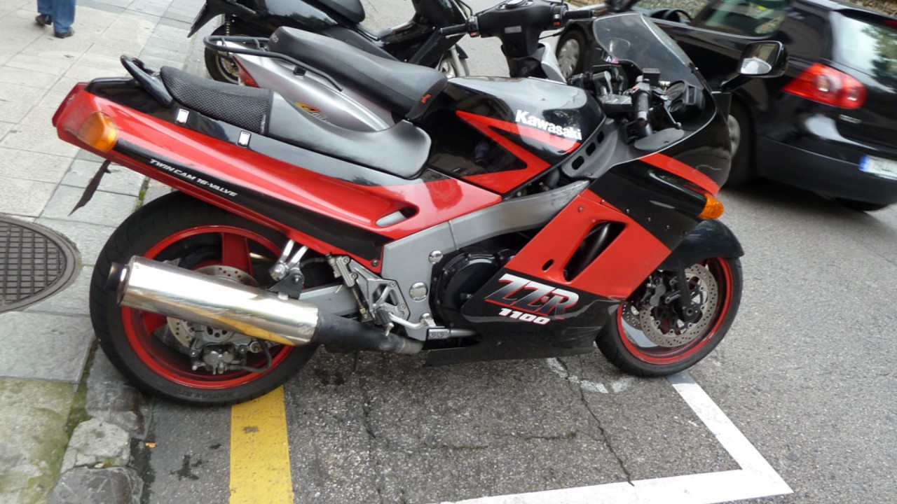 A Kawasaki ZZ-R1100