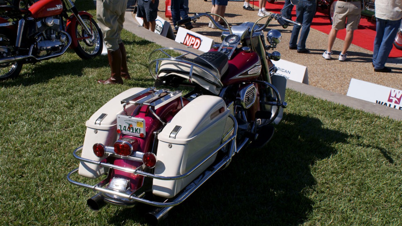 A 1970 Harley-Davidson Shovelhead Electra Glide, the FLH line that got the Shovelhead for 1966