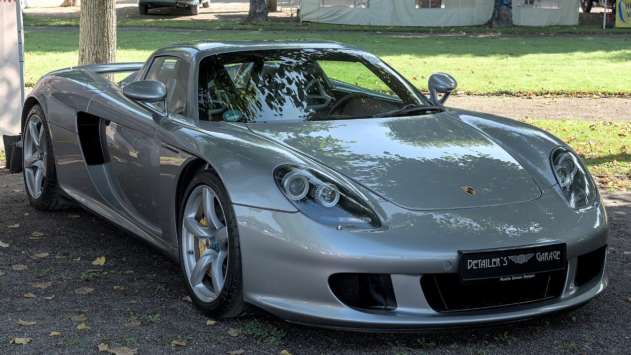 10 cars from the 2000s that still stop traffic