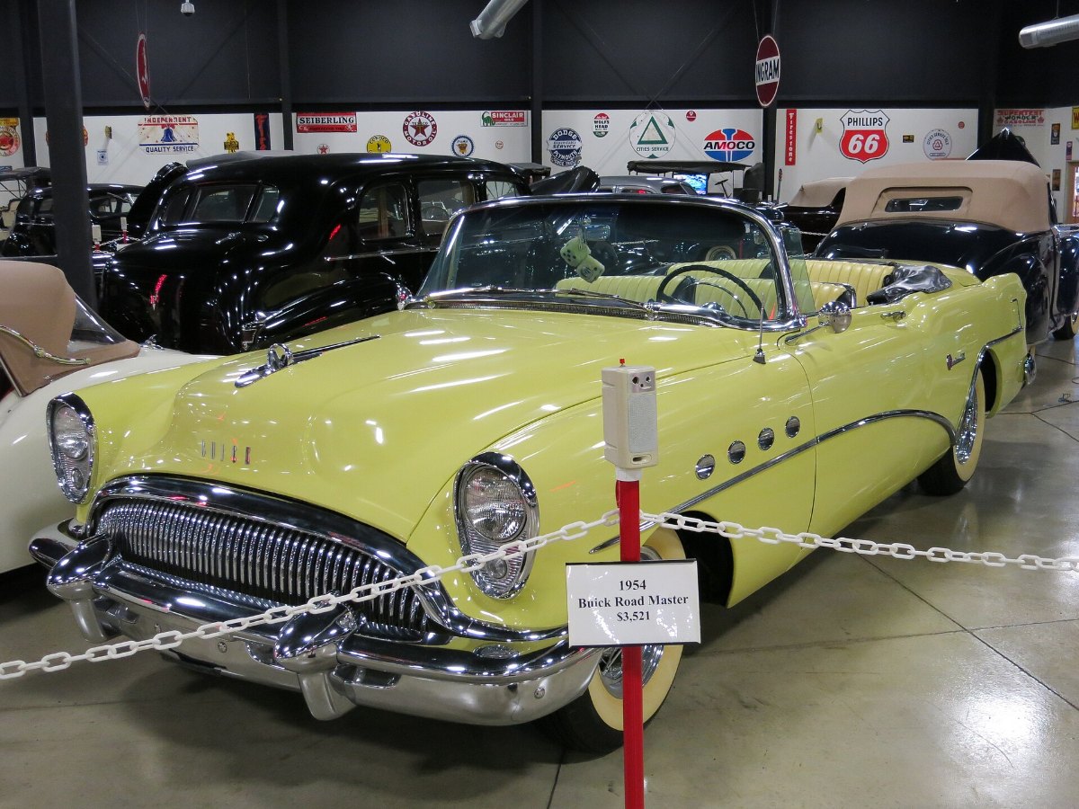 1954 Buick Roadmaster convertible, powered by the Buick Nailhead V8