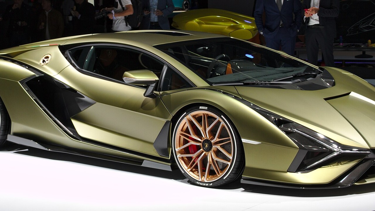 A Lamborghini Sian FKP 37 at the 2019 Frankfurt show