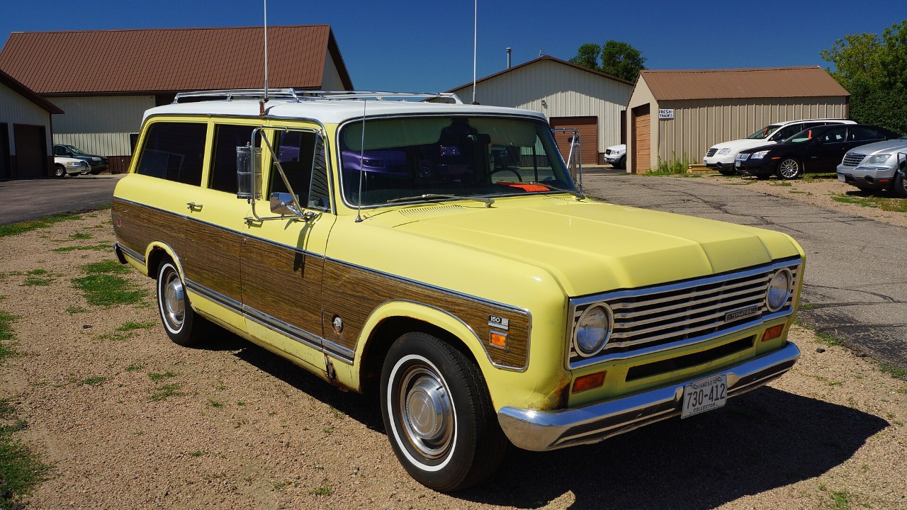 A 1975 International Travelall Custom 150
