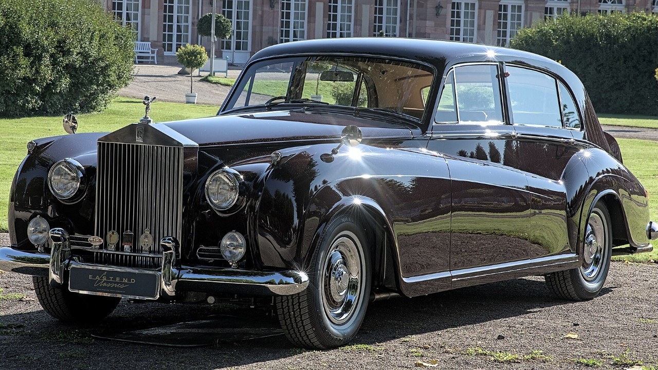 A Rolls-Royce Phantom V limousine