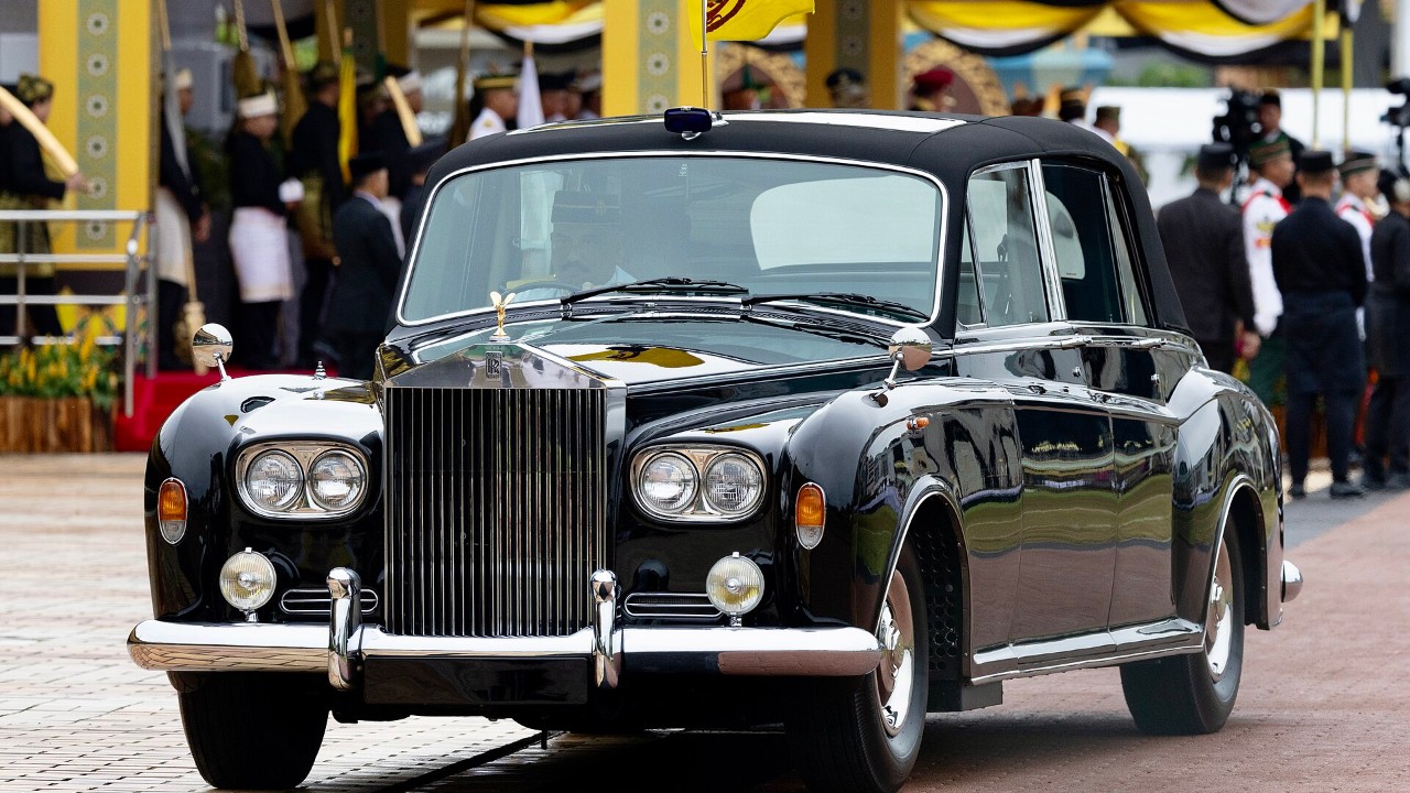 A Rolls-Royce Phantom VI
