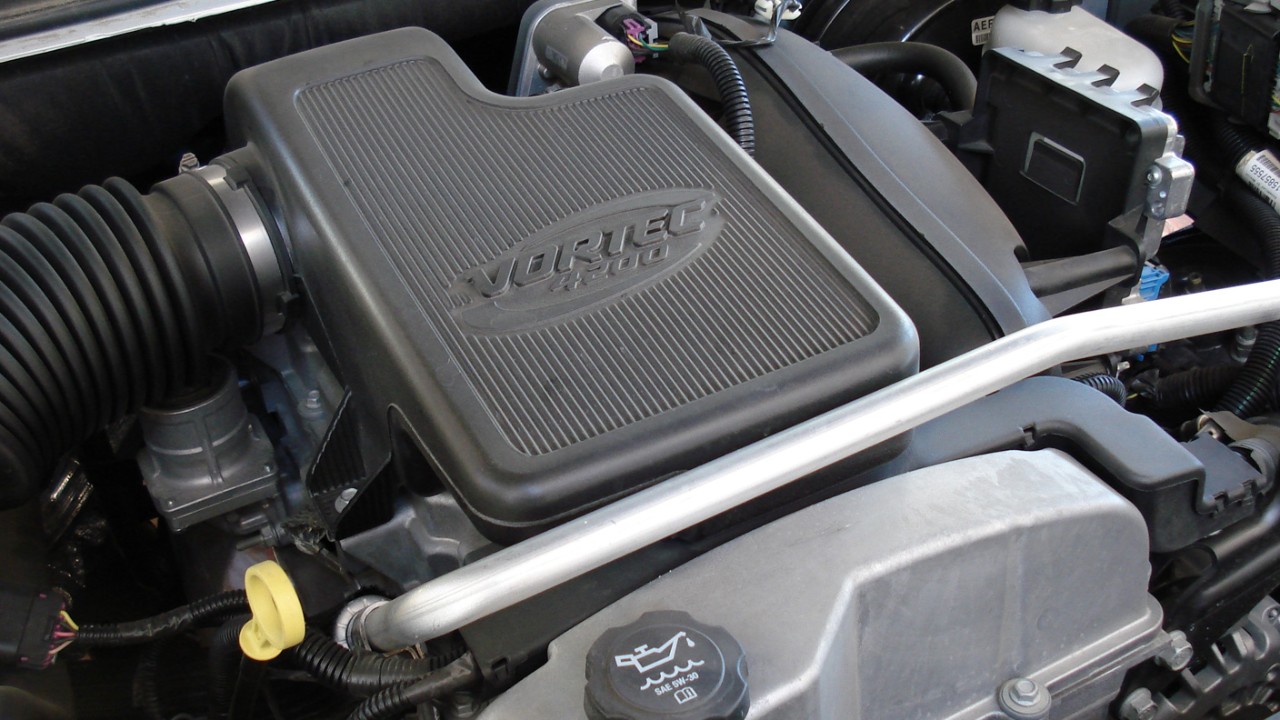 A Chevrolet Vortec 4200 inline-six