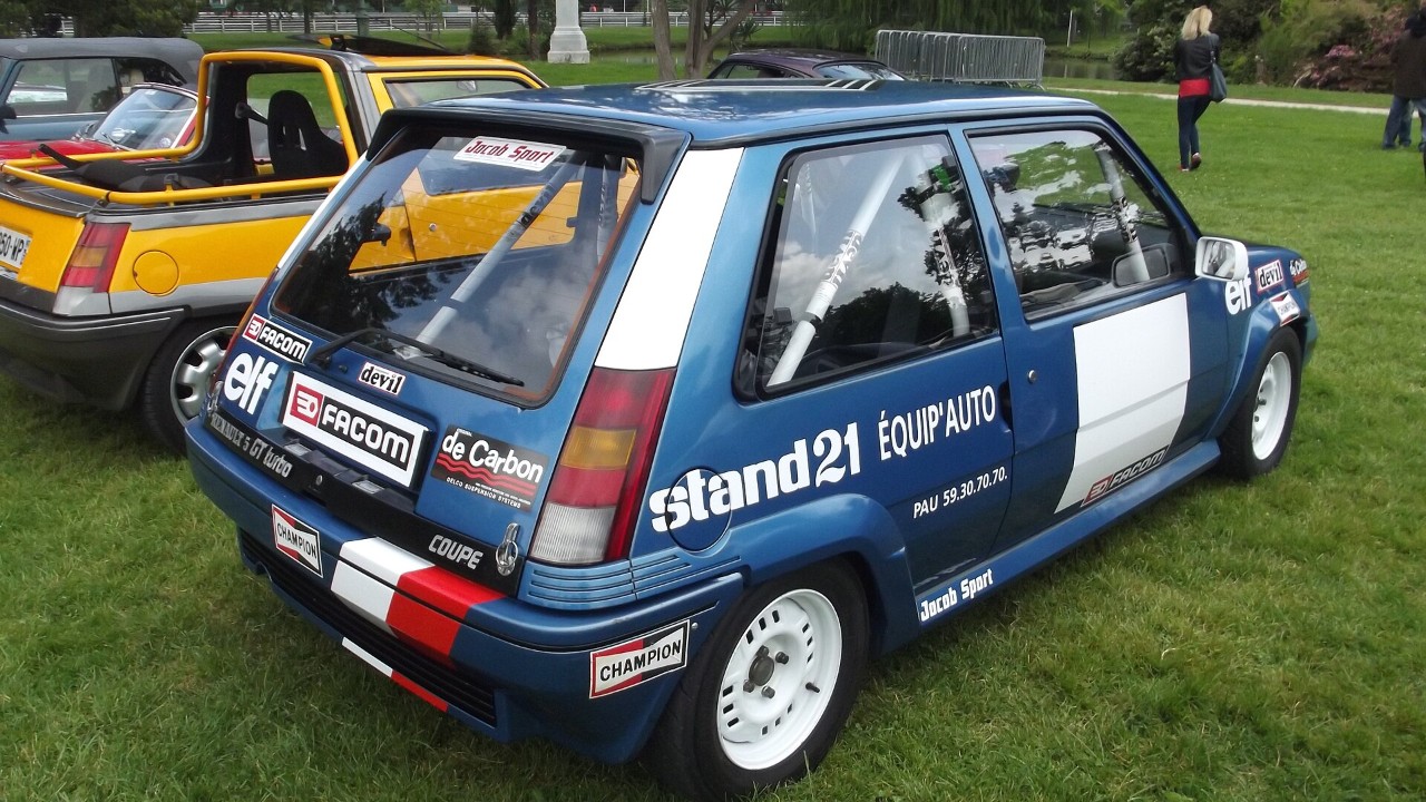 A Renault 5 GT Turbo with its plastic body kit