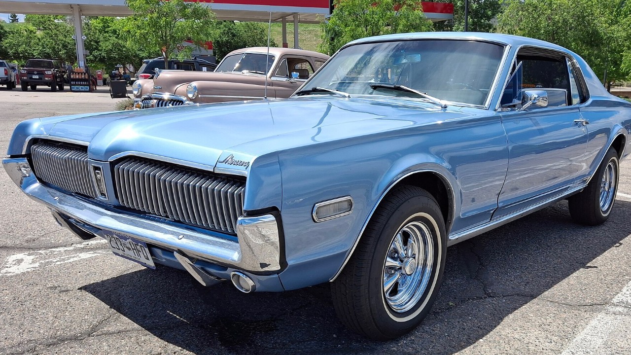 A blue 1968 Mercury Cougar