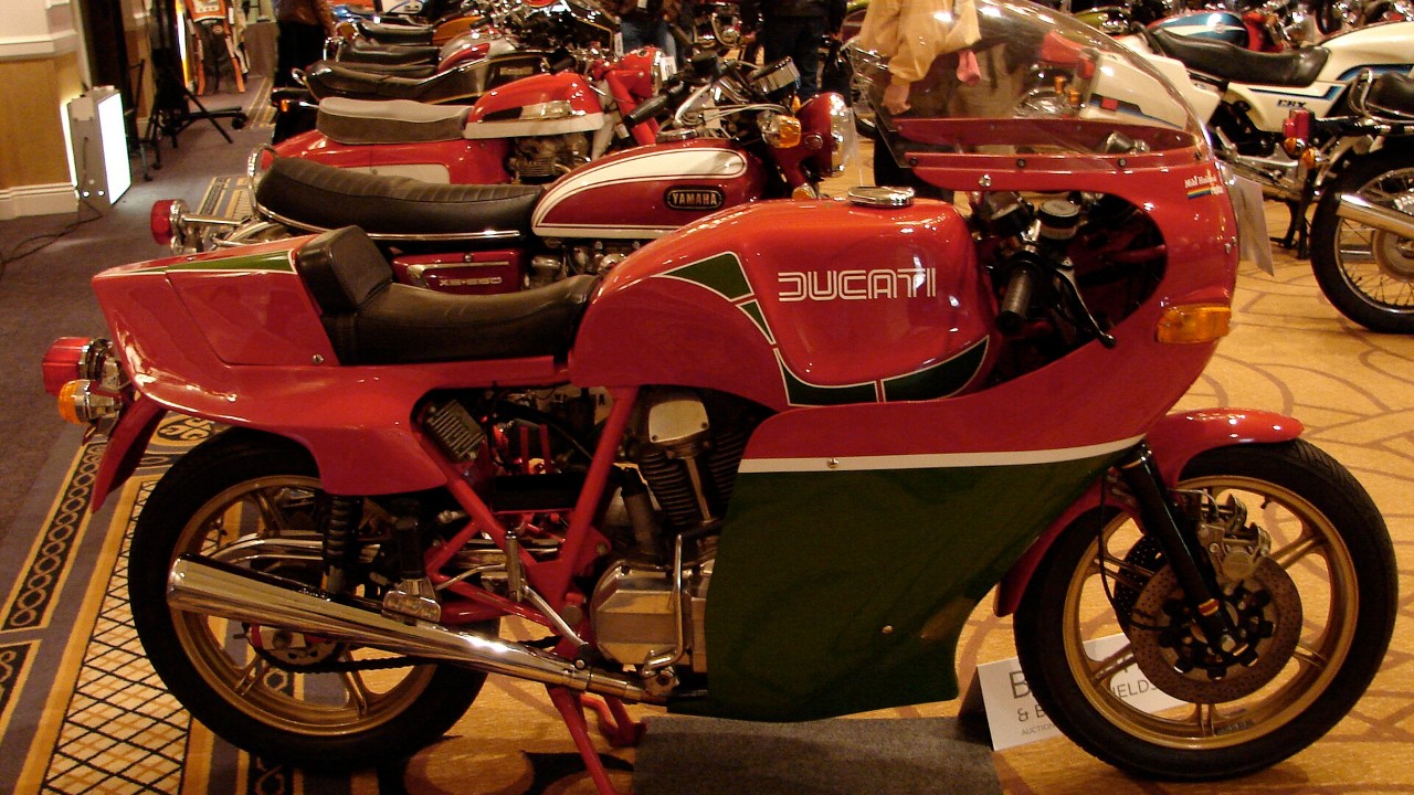 A Ducati 900 Mike Hailwood Replica