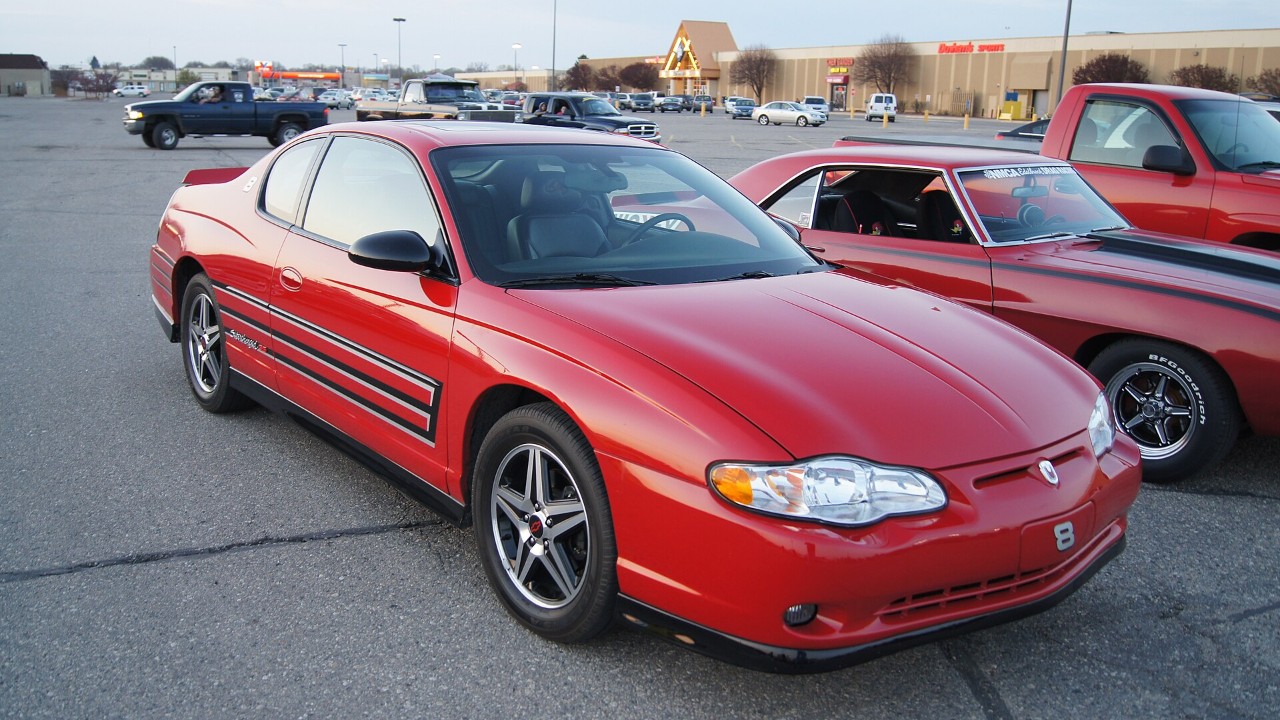 A red 2004 Chevrolet Monte Carlo