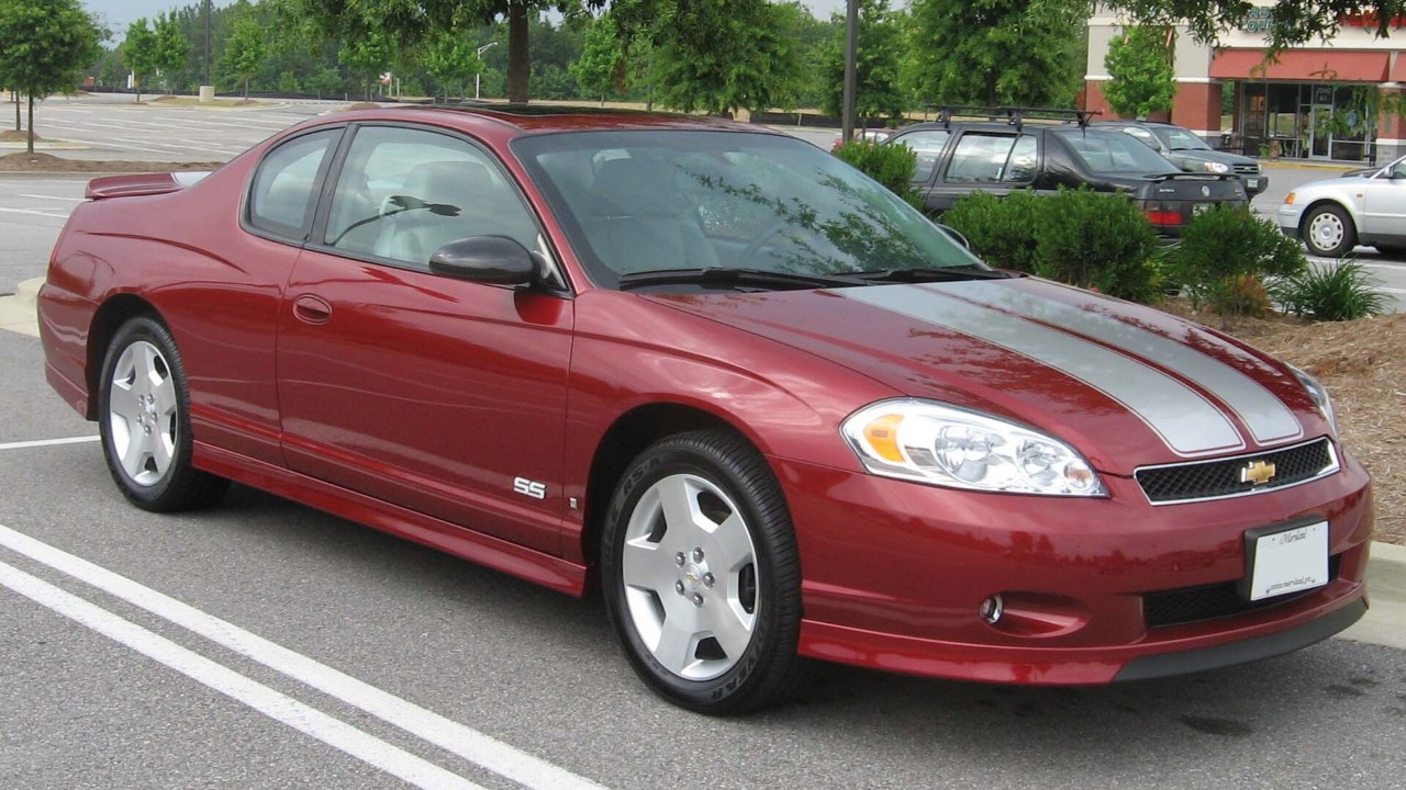 A 2006-2007 Chevrolet Monte Carlo SS