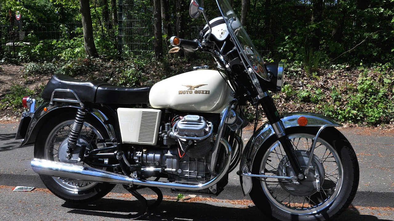 How Moto Guzzi’s 1967 V7 got its sideways V-twin from a three-wheeled military mule