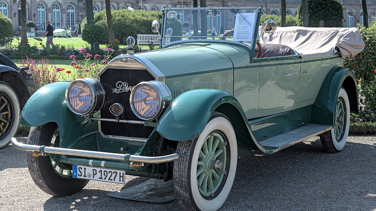 Why Pierce-Arrow put its headlights in the fenders