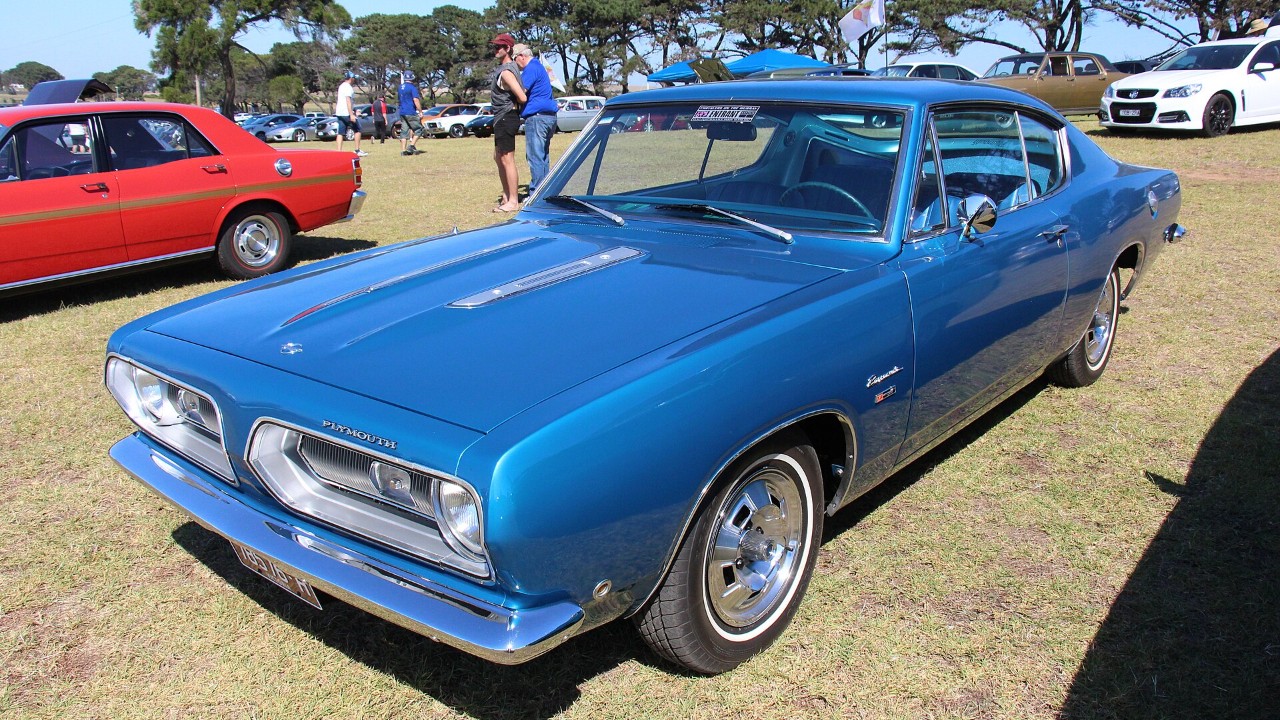 Hurst helped finish 50 Hemi Barracudas for 1968 Super Stock drag racing, with fiberglass front fenders