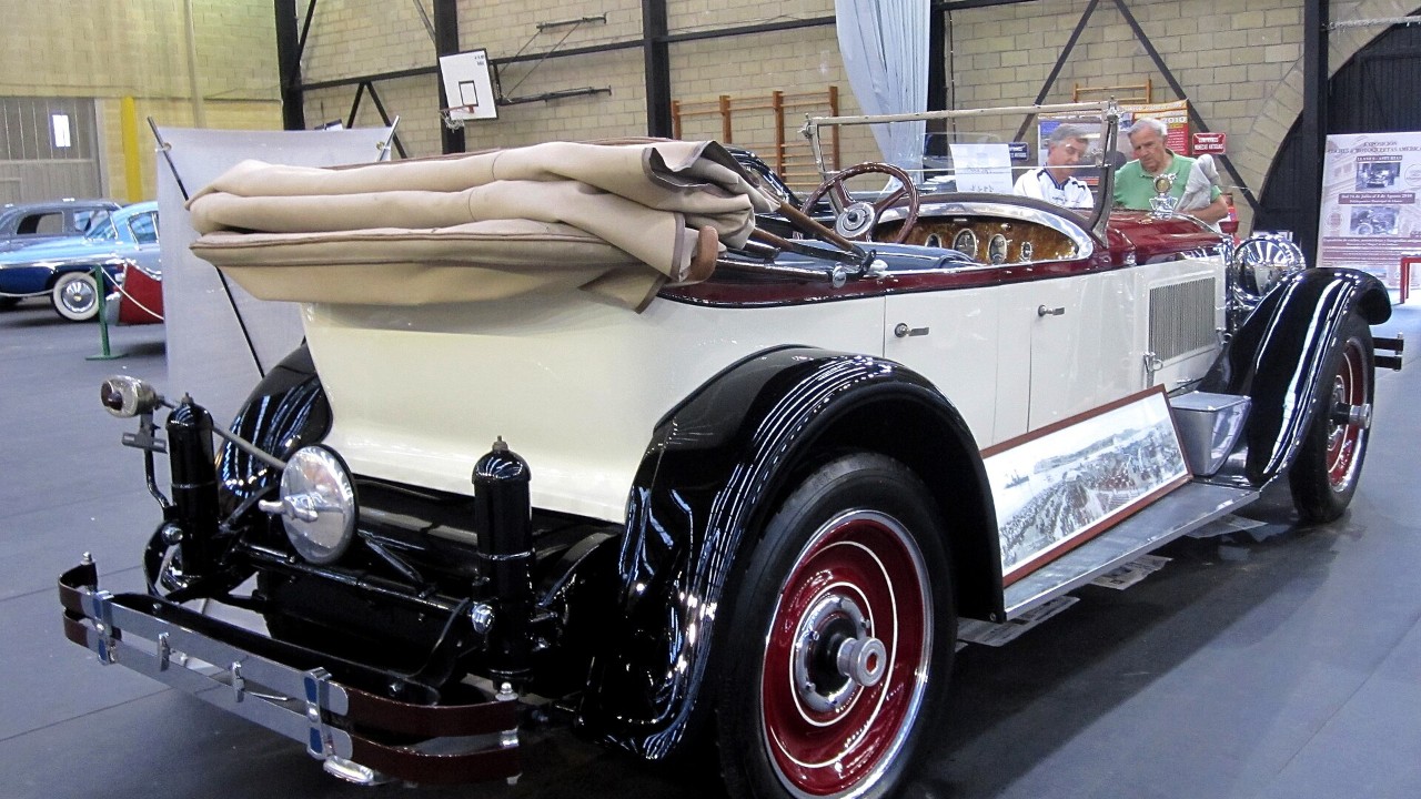A 1924 Packard touring car