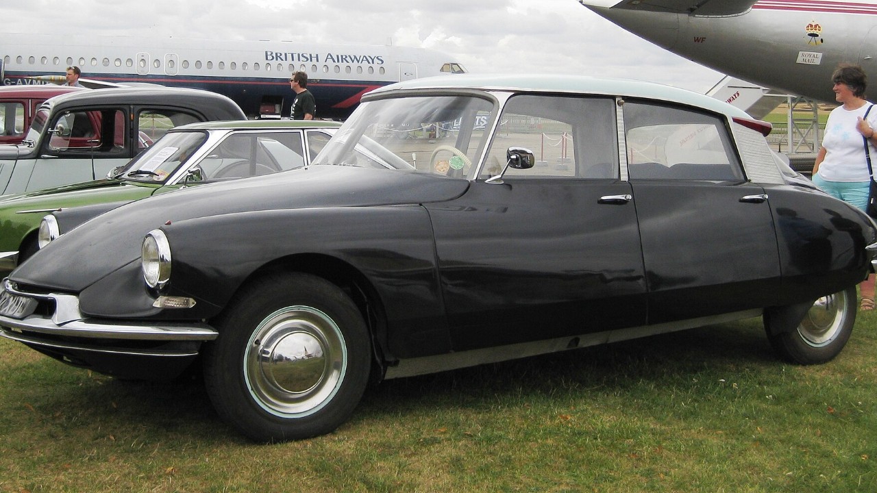 A black 1957 Citroën DS 19 (1957 shown; the item covers the 1956 DS19)