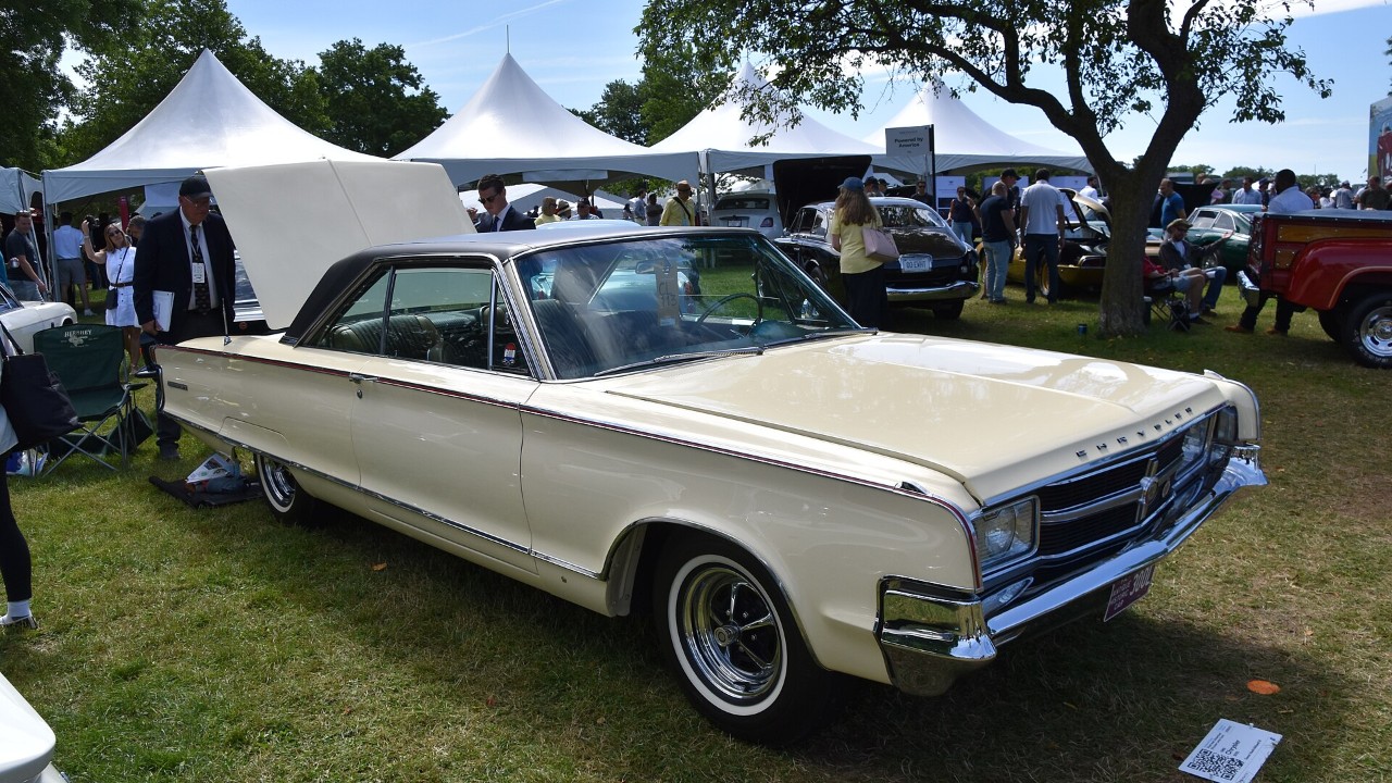 A white 1965 Chrysler 300L convertible