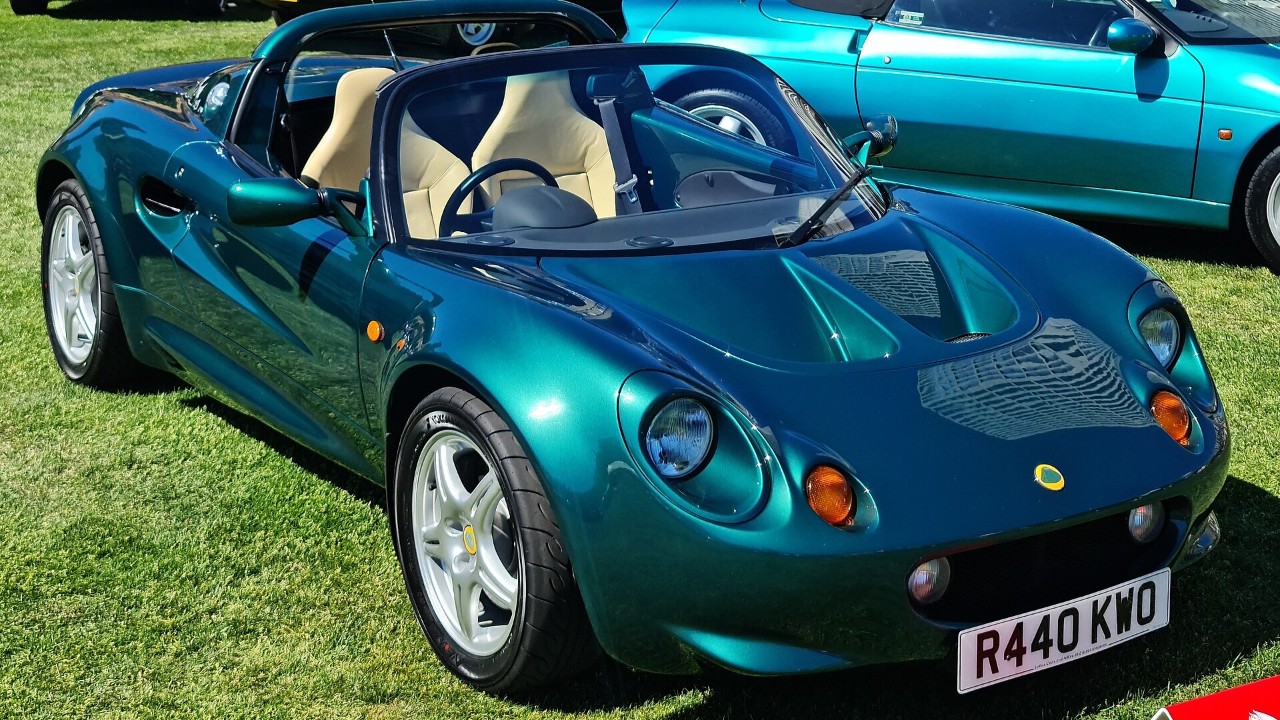 A 1998 Lotus Elise S1