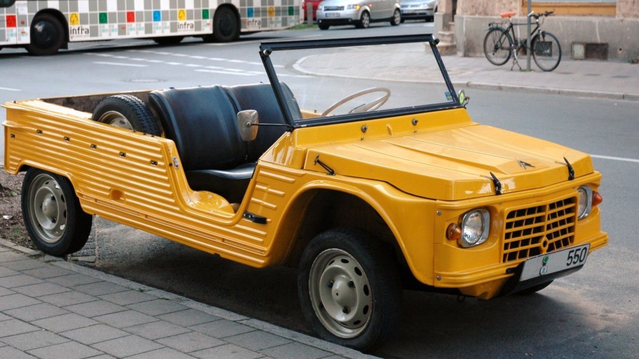 A yellow Citroën Méhari
