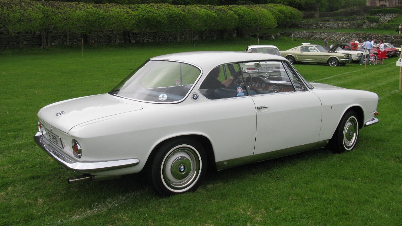 A white BMW 3200 CS