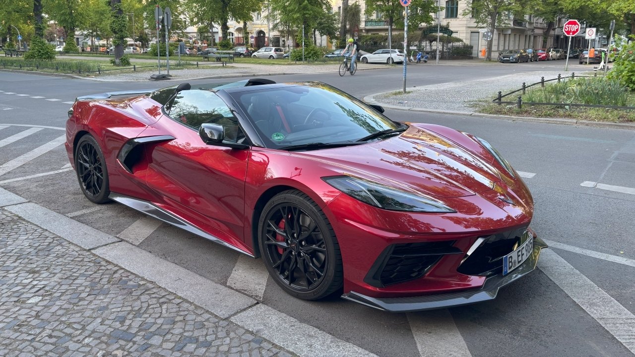 Chevrolet is building 2026 and 2027 Corvettes side by side at Bowling Green