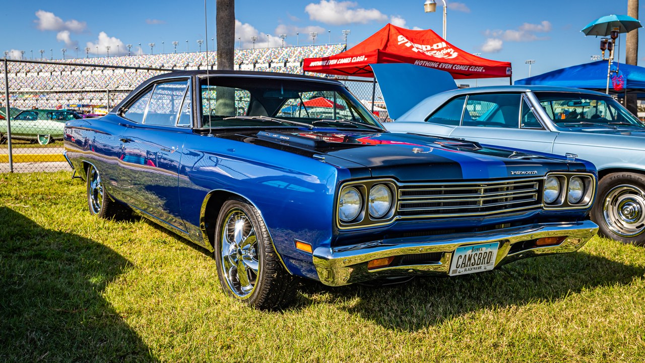 8 engines Plymouth offered in the Road Runner from 1968 to 1974