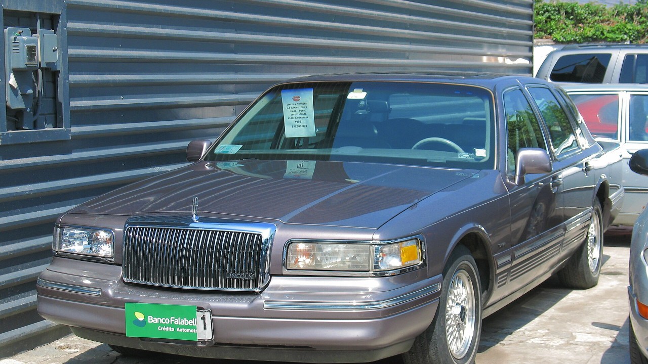 12 Lincolns so overbuilt they seem made to pass 300,000 miles