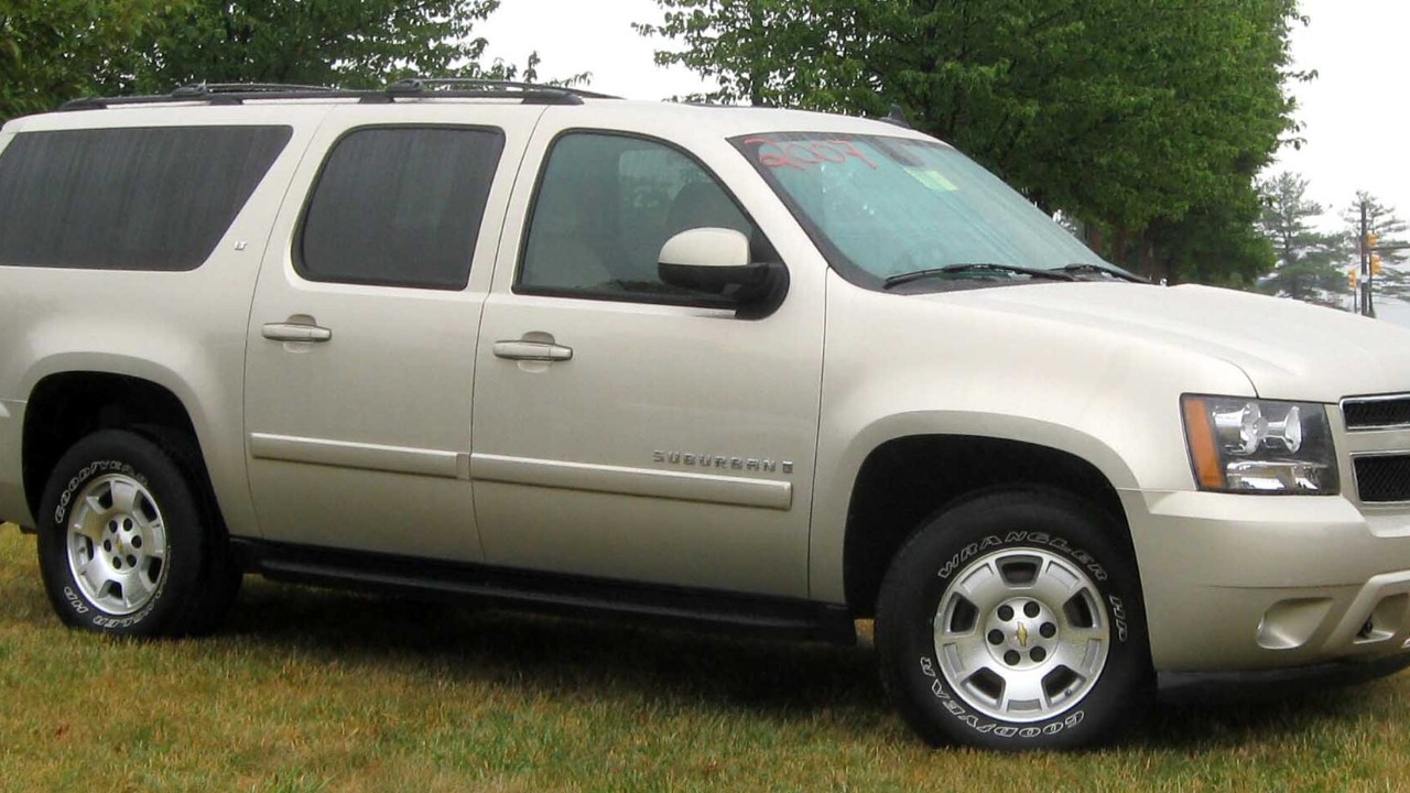 A 2007 Chevrolet Suburban LT from the tenth generation