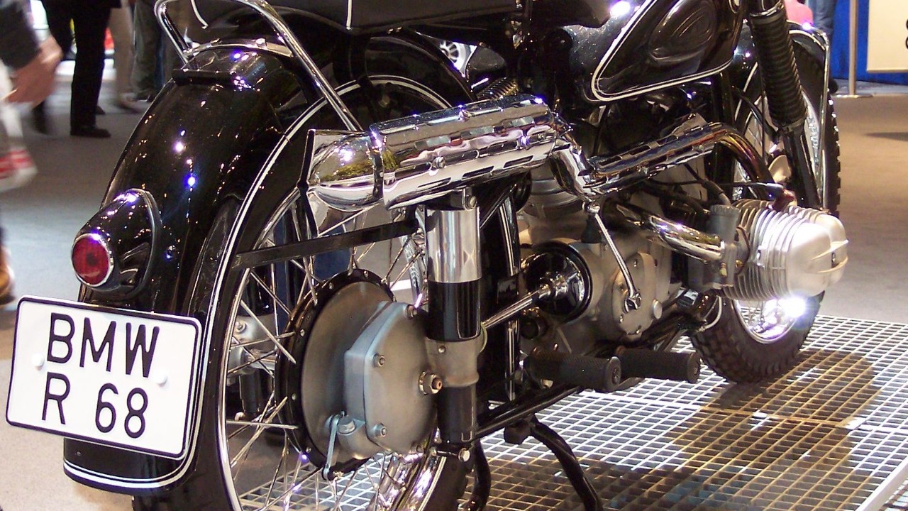 A BMW R 68