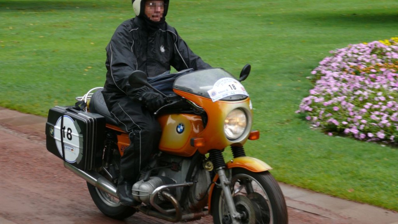 A BMW R 90 S