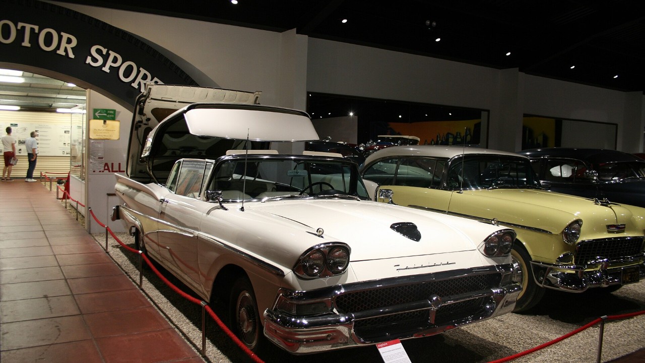 A 1958 Ford Fairlane Skyliner, which used the same Skyliner retractable hardtop
