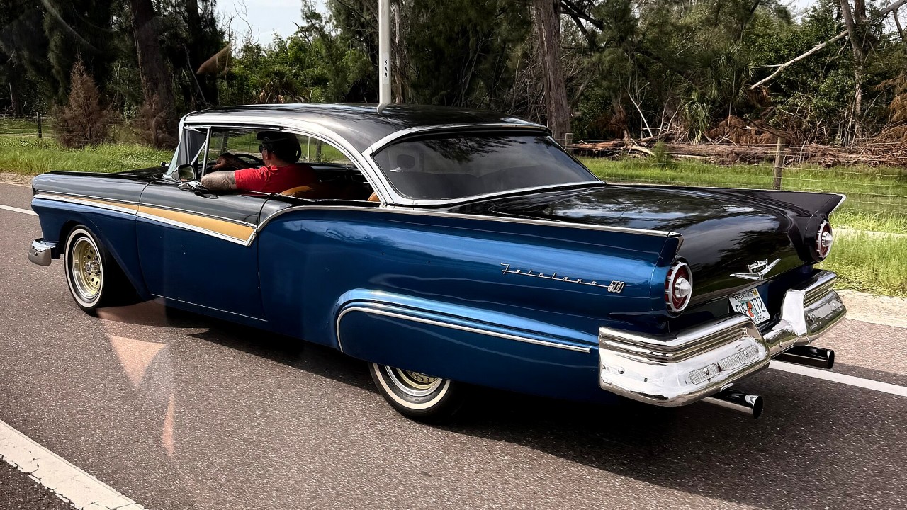 How Ford’s 1957 Skyliner folded its steel roof into the trunk with seven motors and 610 feet of wire