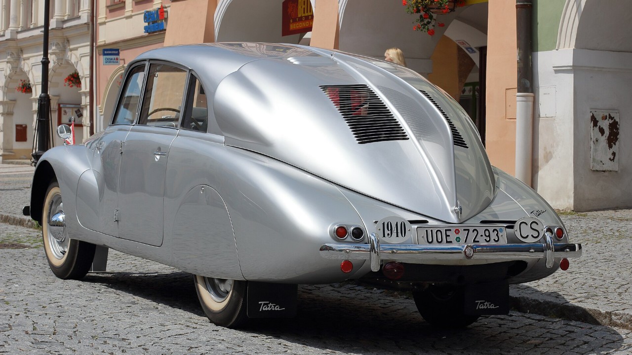 How the 1936 Tatra T87 put an air-cooled V8 in its tail
