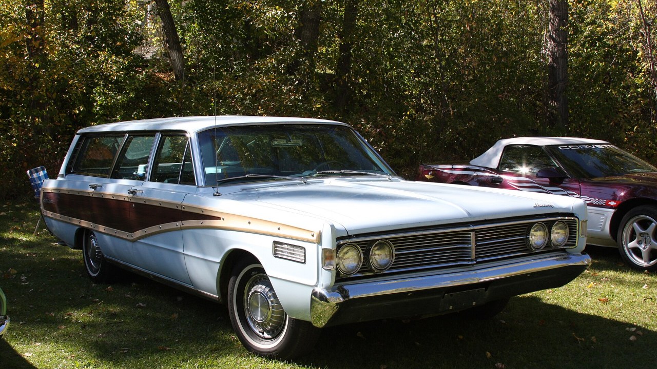 6 station wagons that left the factory with a big-block V8