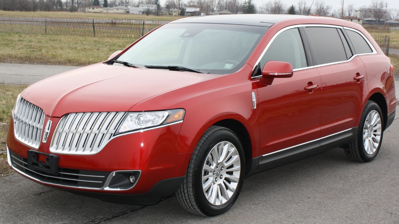 A 2010 Lincoln MKT crossover