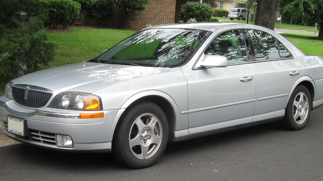 A 2000-2002 Lincoln LS