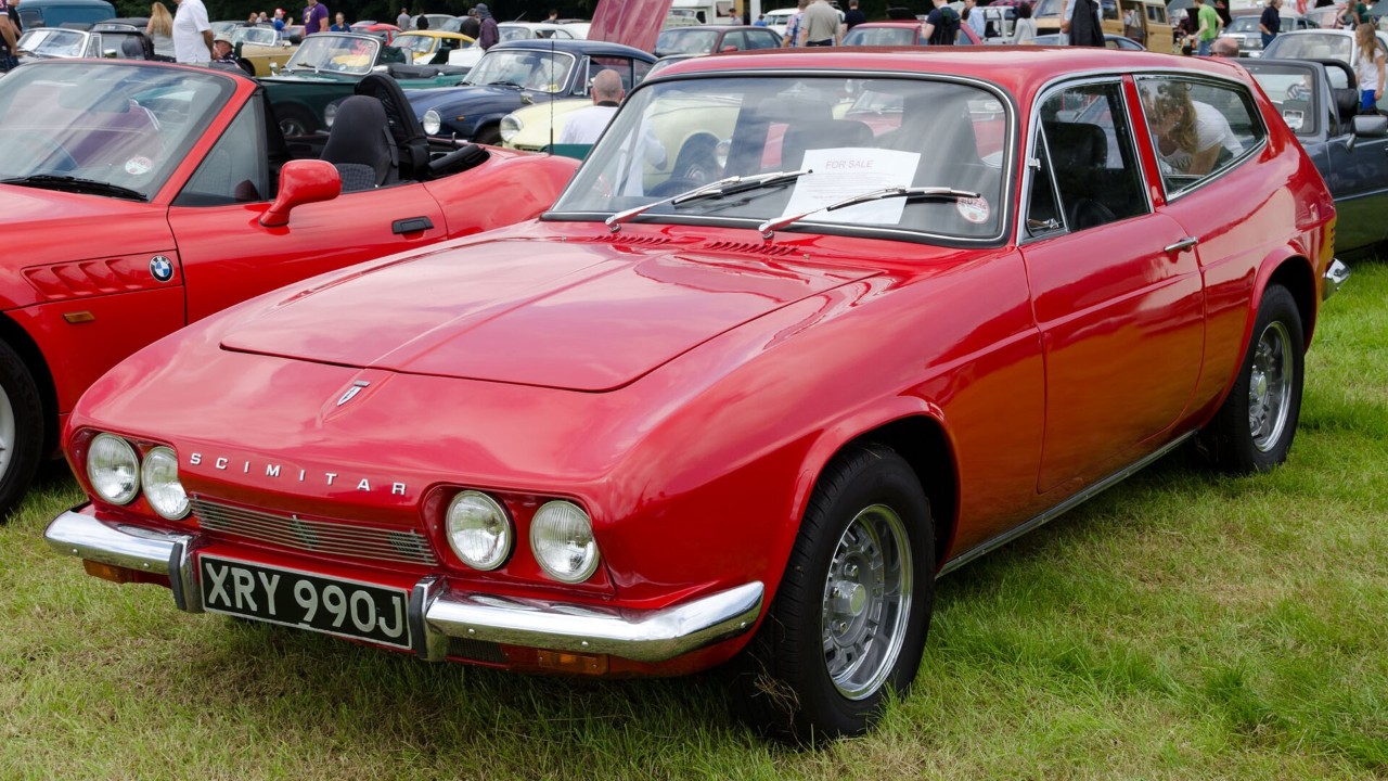 A red Reliant Scimitar GTE SE5