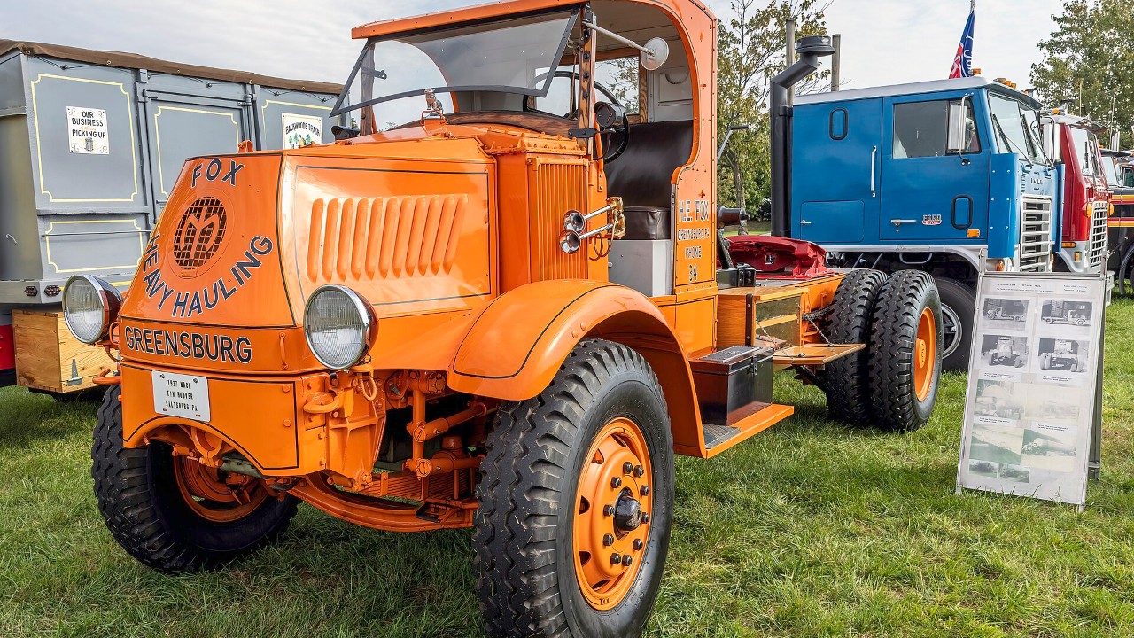 6 Mack trucks from the AC Bulldog, built 40,299 times over 24 years, to the 1977 RW Super-Liner