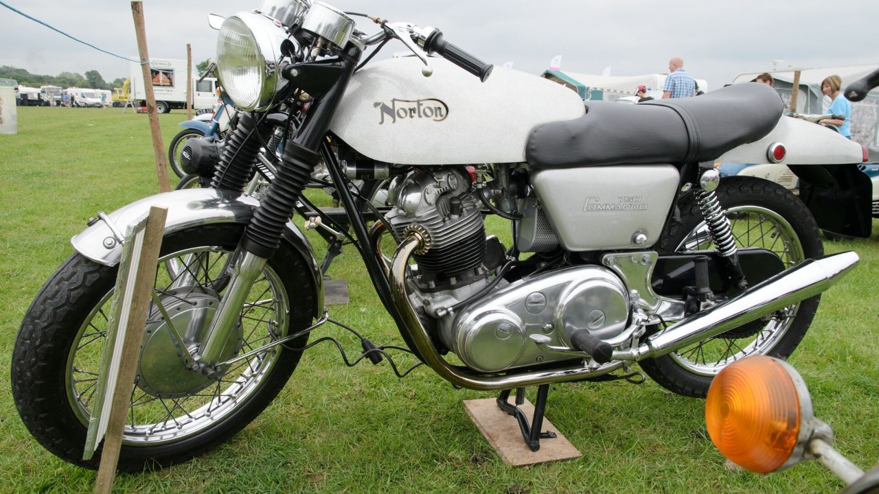 A 1971 Norton Commando 750 Fastback