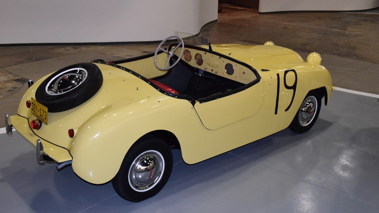 A 1949 Crosley Hot Shot, the model with Crosley Hotshot disc brakes