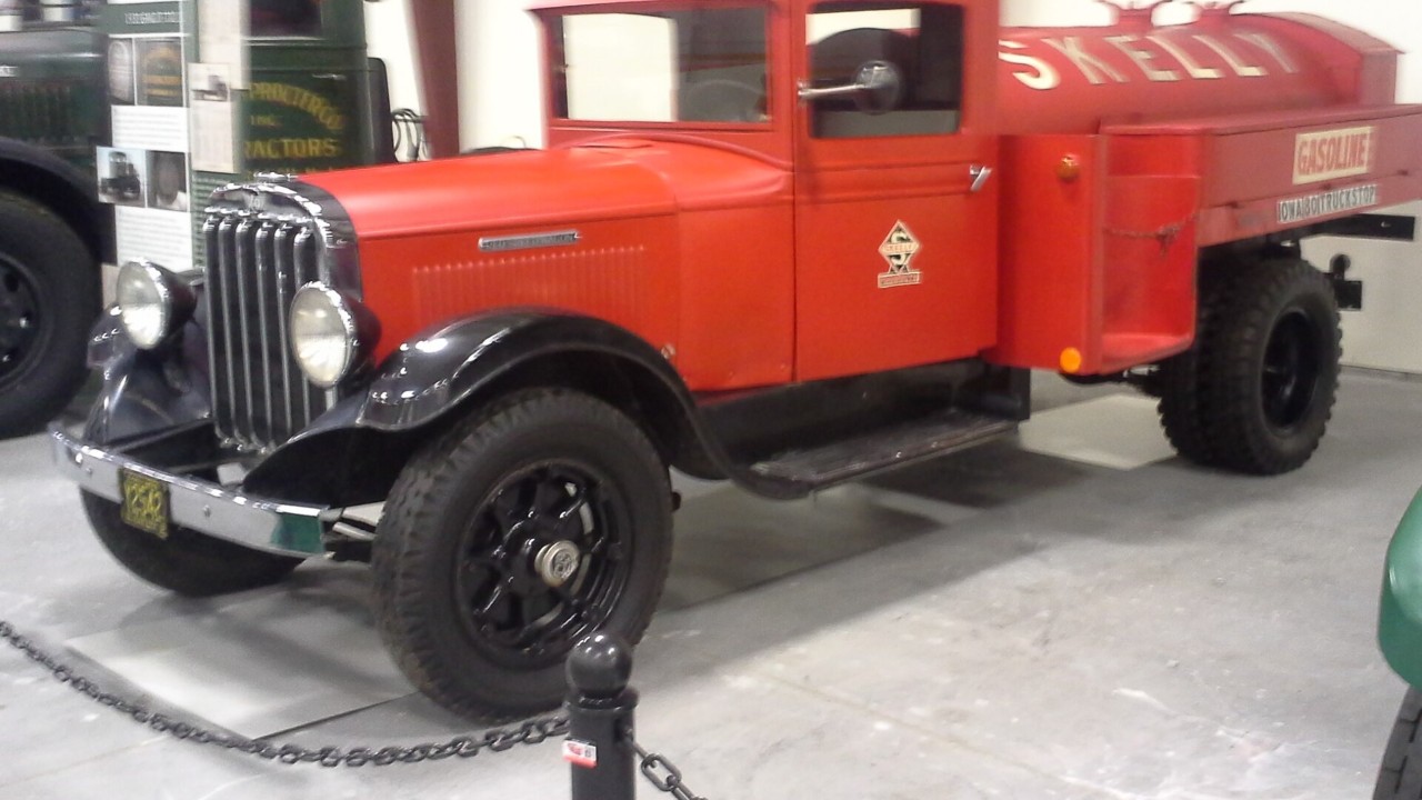 A 1929 REO Speed Wagon tanker, a later version of the REO Speed Wagon truck