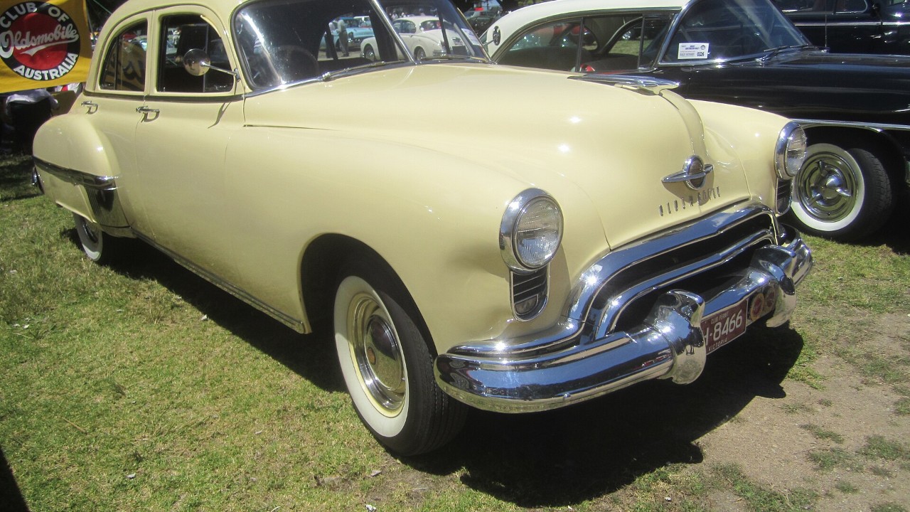 8 Oldsmobile Rocket V8 displacements from the 1949 303 to the 1968 455