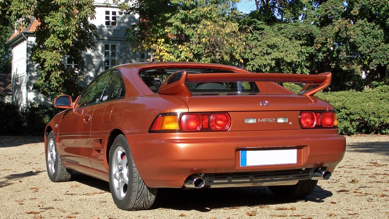 A 2000 Toyota MR2 (SW20)