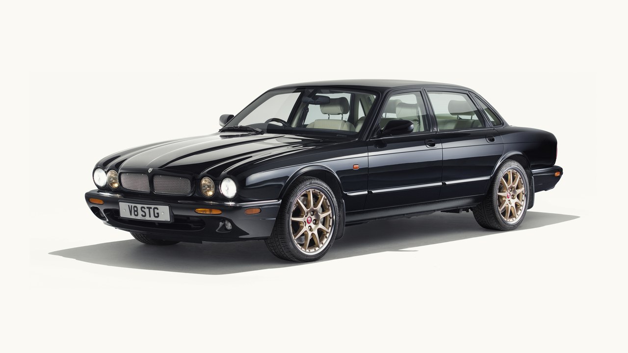 A black Jaguar XJ of the X308 generation, the body the 1997 XJR used