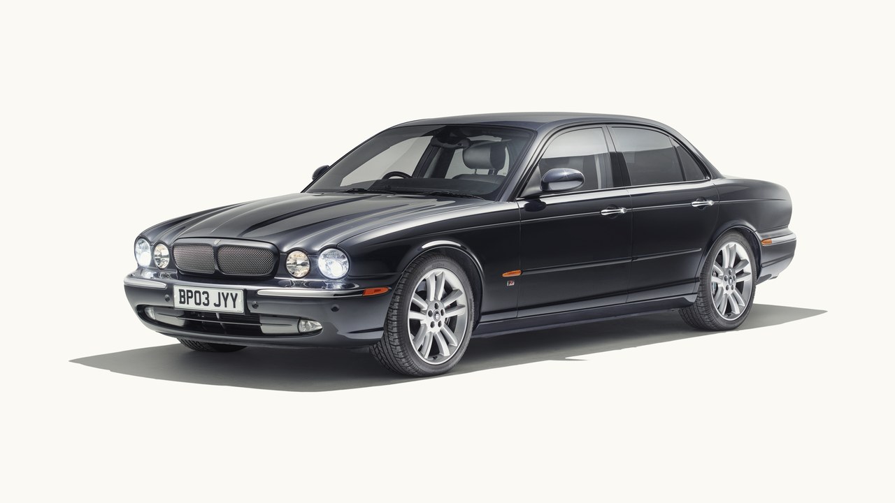 A black Jaguar XJ of the aluminium X350 generation