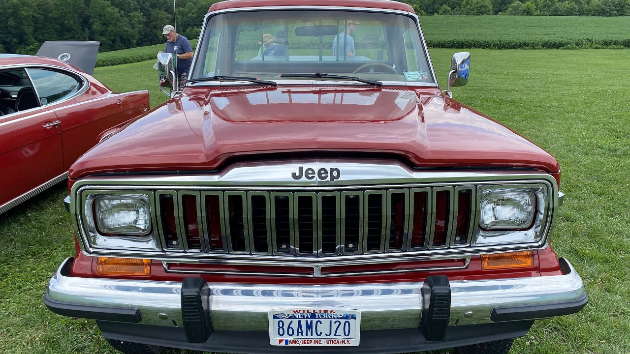 A 1986 Jeep J20 pickup