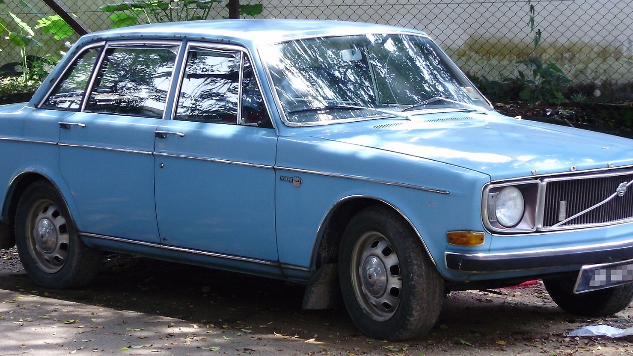 A Volvo 144